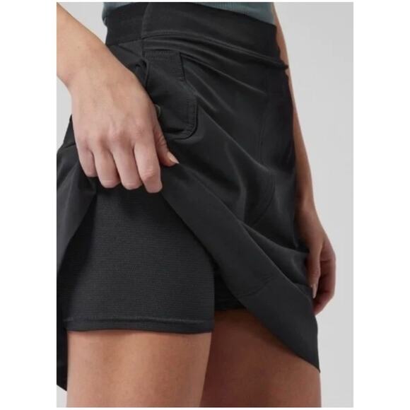 Athleta Women’s Sz 8 Black Vienna Cargo Skort Skirt Featherweight Stretch Pocket - Picture 3 of 12